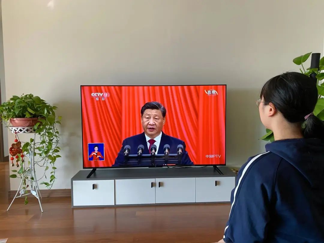 南昌民德學(xué)校組織全體學(xué)生觀看“中國共產(chǎn)黨二十大開幕式”活動(dòng)